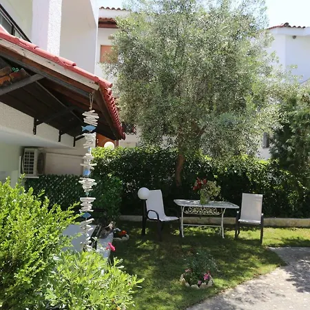 Elia Apartment *