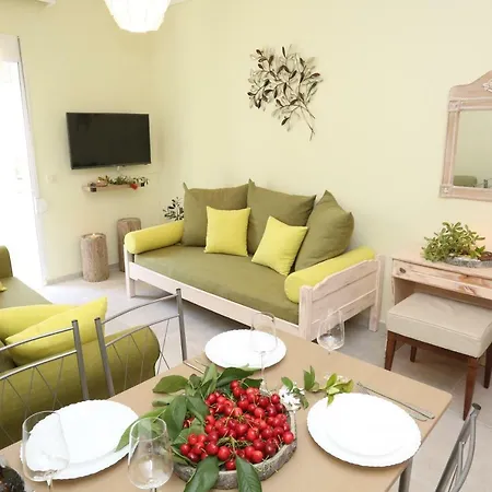 Elia Apartment *