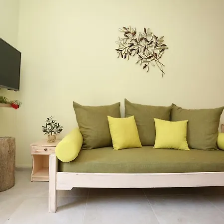 Elia Apartment *