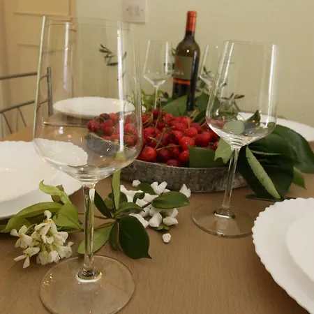 Elia Apartment *