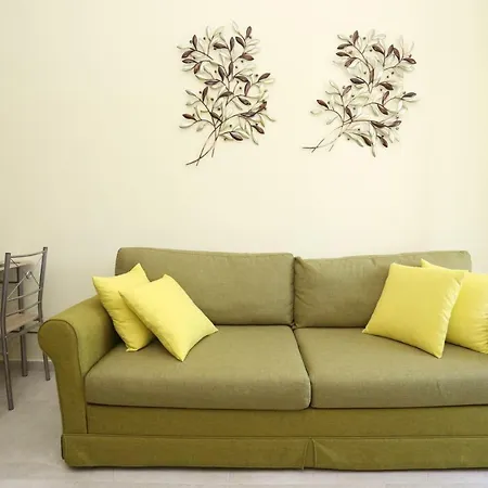 Elia Apartment *