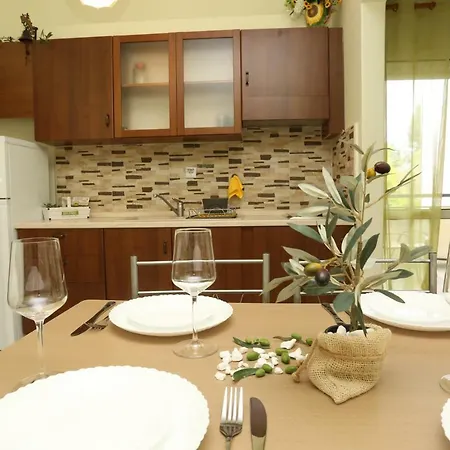 Elia Apartment *