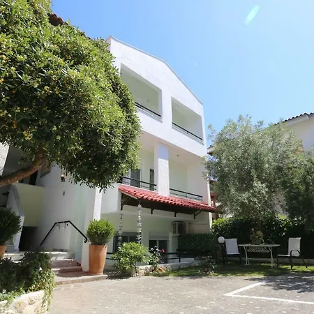 Elia Apartment *
